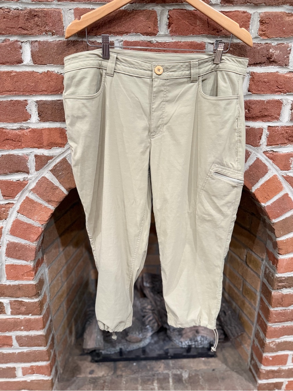 Eddie Bauer Light Khaki Cargo Jogger Pants